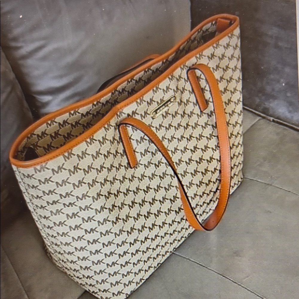 NWOT Michael Kors Shoulder Tote MK  Monogram Bag Purse Tan & Brown - Picture 2 of 8